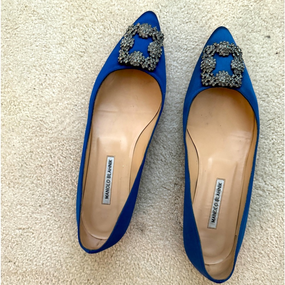 The Carrie Bradshaw shoe!  But these are flats! Worn just one day! Weddi…